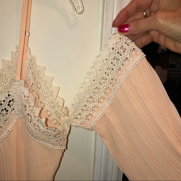 Springtime Off-The-Shoulder Dress - Picture 4 of 5